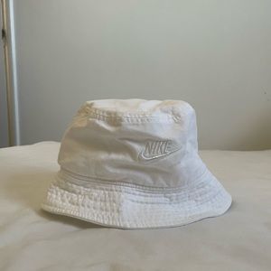 NIKE | Bucket Hat